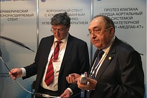 Профессор Р. С. Акчури﻿н и заслуженный изобретатель РФ Евдокимов С. В. представили разработанную систему трансфеморального протеза аортального клапана сердца на MICHS-2020. ﻿